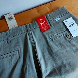 Levis 541 Men's 28 X 32 NWT'S Chino's